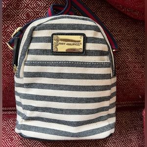 Tommy Hilfiger cross body bag.